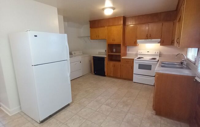 2 beds, 1.5 baths, 900 sqft, $1,440, Unit F-4