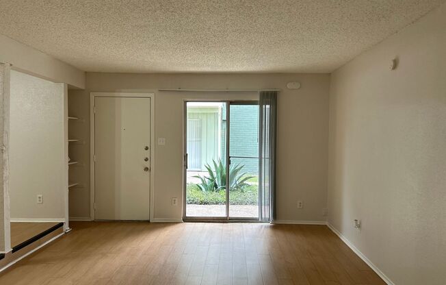 Studio, 1 bath, 575 sqft, $1,095, Unit OCR-126