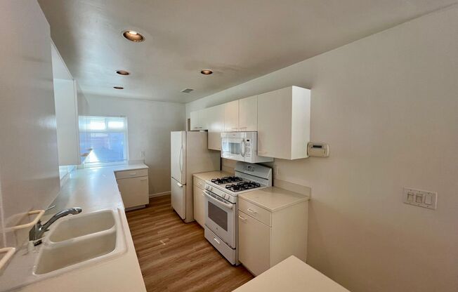 1843 Fortuna Ave / 3992 Sequoia Street*.- 2254L