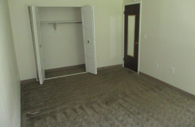 2 beds, 1 bath, 850 sqft, $1,390, Unit 227