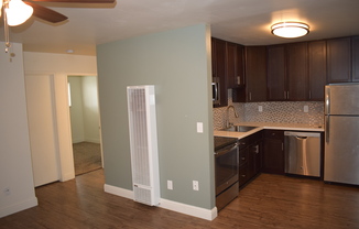 2 beds, 1 bath, $2,450, Unit 7