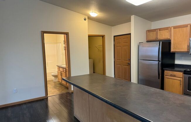 2 beds, 2 baths, 982 sqft, $1,220, Unit 621-203