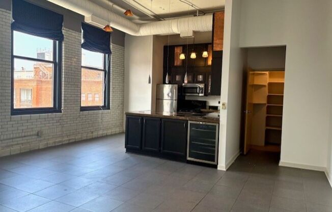 2 beds, 2 baths, 980 sqft, $2,099, Unit 1301