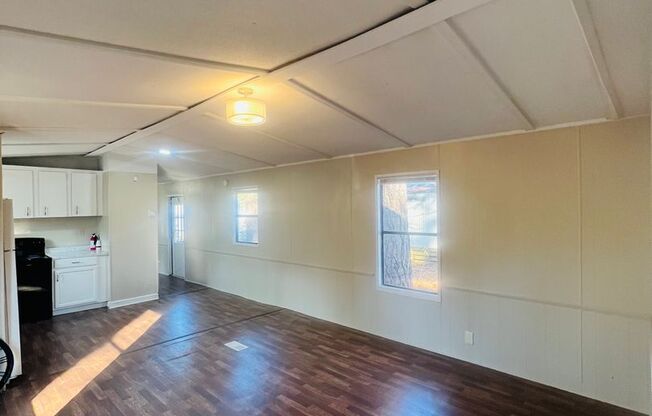 Charming 3-Bedroom – Water Included!