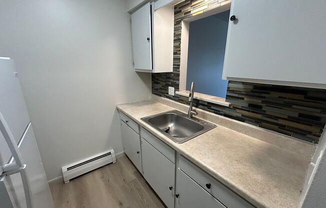 1 bed, 1 bath, $995, Unit 250