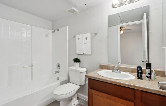 1 bed, 1 bath, 530 sqft, $949, Unit 1G