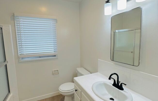 Coming Soon! Newly Renovated 1-Bedroom Upper Unit in Alamitos Beach