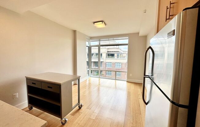 1 bed, 1 bath, $2,800, Unit 512