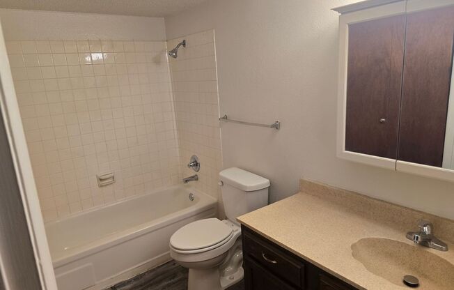 1 bed, 1 bath, 690 sqft, $675, Unit 116