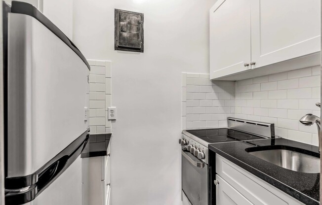 Studio, 1 bath, $3,300, Unit 707