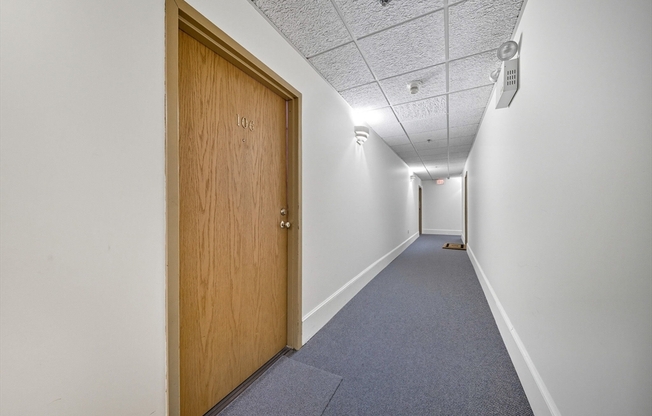 1 bed, 1 bath, 440 sqft, $2,100, Unit U106