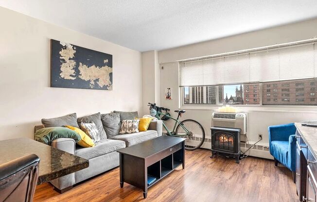 Luxurious 1-Bedroom Condo at RiverWest Condominiums! Available mid-November!