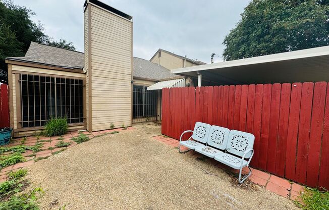 Quiet Townhome off McArthur