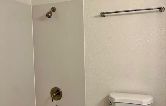 2 beds, 2 baths, 900 sqft, $1,695, Unit 26