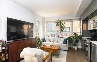 432 W 52 ST