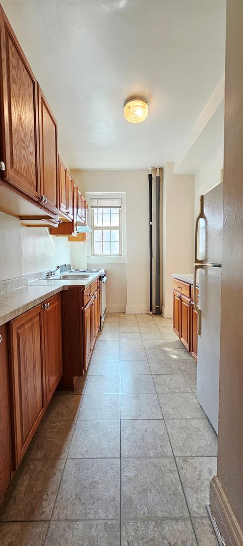 2 beds, 2 baths, 775 sqft, $1,975, Unit 210