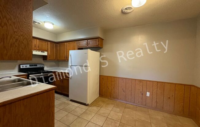 2 beds, 1 bath, 857 sqft, $650, Unit 600 - F