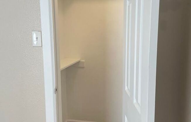 1 bed, 1 bath, 448 sqft, $1,100, Unit 239