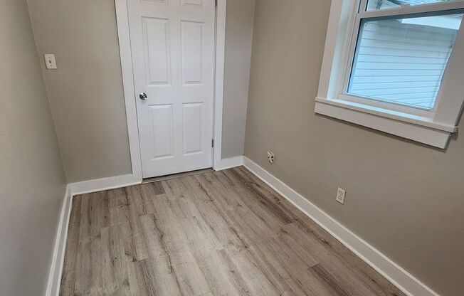 3 beds, 1 bath, $930