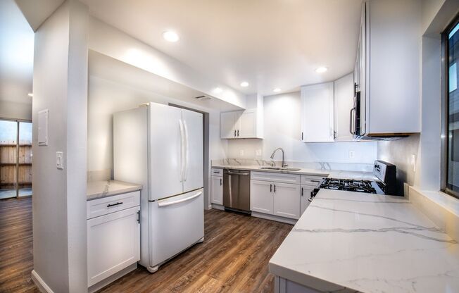 Fully Remodeled Townhouse in Gated Gardena Community