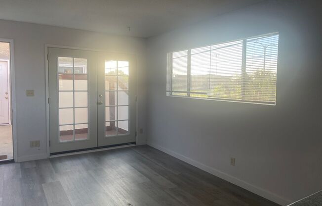 Spacious + Bright Upstairs 1 Bed + 1 Bath