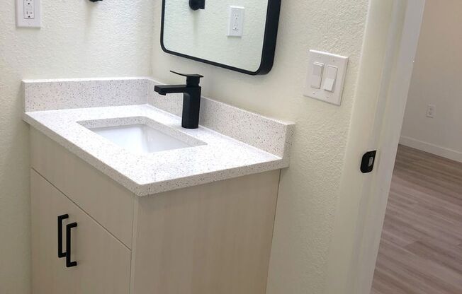 Studio, 1 bath, 450 sqft, $1,175, Unit 101