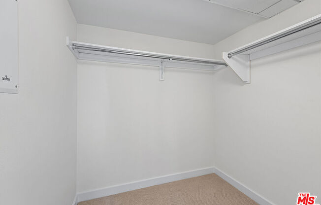 1 bed, 1 bath, 992 sqft, $4,250, Unit 517