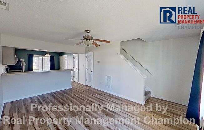 Super cute 2 BD/2.5 BA Townhome with Screened Porch