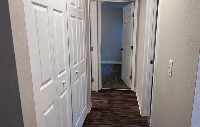 3 beds, 2 baths, $2,050, Unit 306