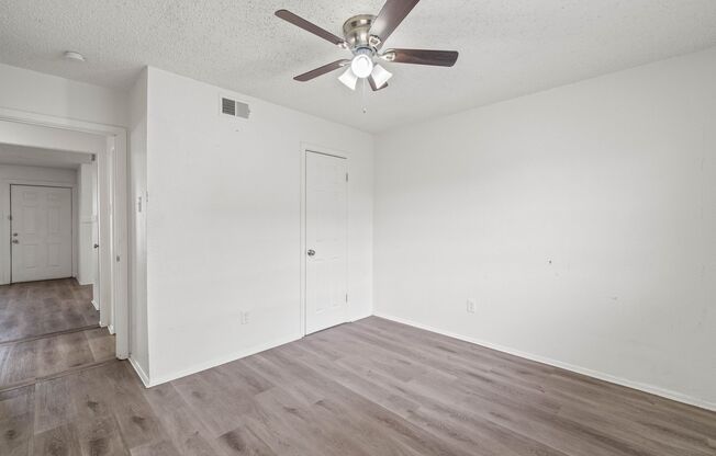 2 beds, 1 bath, 540 sqft, $795, Unit B