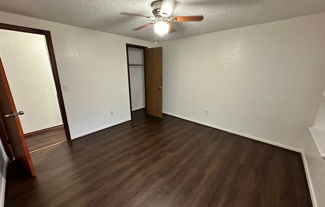 3 beds, 2 baths, $1,295