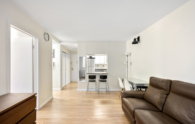 1 bed, 1 bath, $3,800, Unit 4B