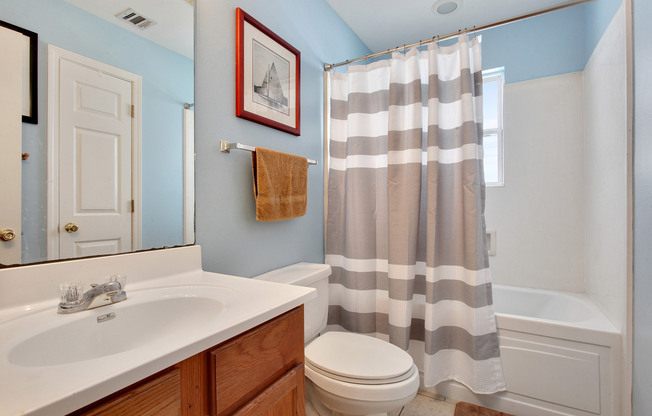 2 beds, 1 bath, 750 sqft, $1,100, Unit #11