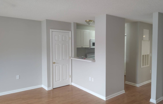 2 beds, 1 bath, $1,295, Unit Unit C