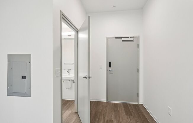 1 bed, 1.5 baths, 610 sqft, $2,450, Unit 105