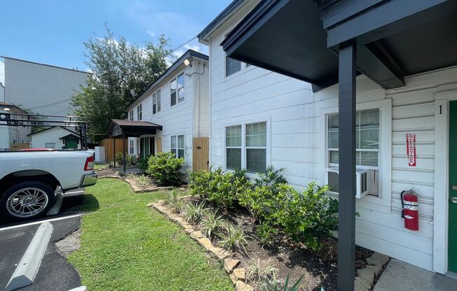 2 beds, 1 bath, 650 sqft, $1,000, Unit 2409 Bastrop St - Unit 2 R