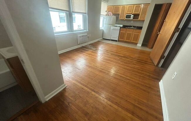 Studio, 1 bath, 280 sqft, $990, Unit B15