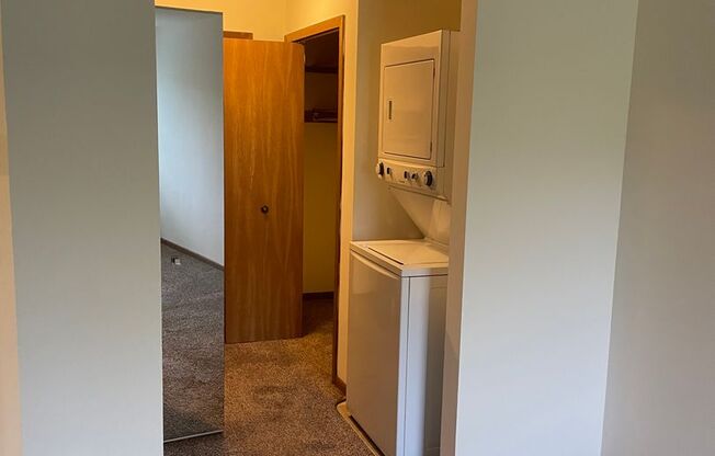 3 beds, 1 bath, 1,040 sqft, $1,695, Unit 3172-303