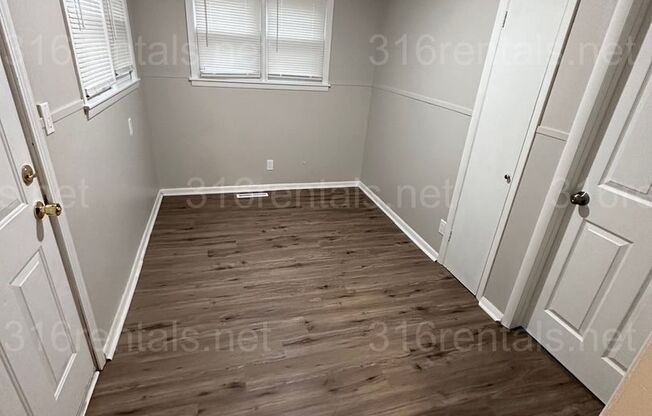 $1050 - 3 bedroom / 1 bathroom - Single Family Home