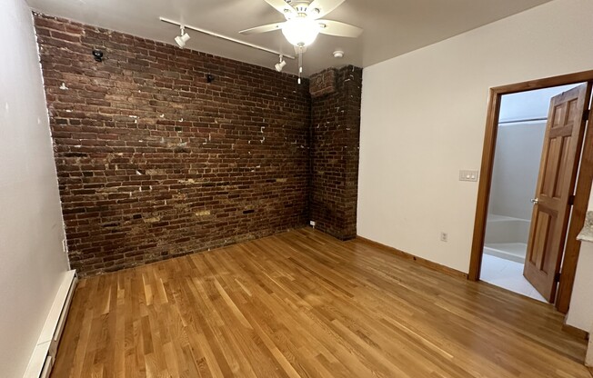 1 bed, 1 bath, $2,700, Unit 1R
