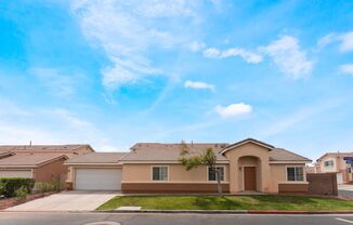 Single Story Home, Corner Lot, Private Patio  2 bedroom, 2 bathroom, 2 Car Garage in Gated Community