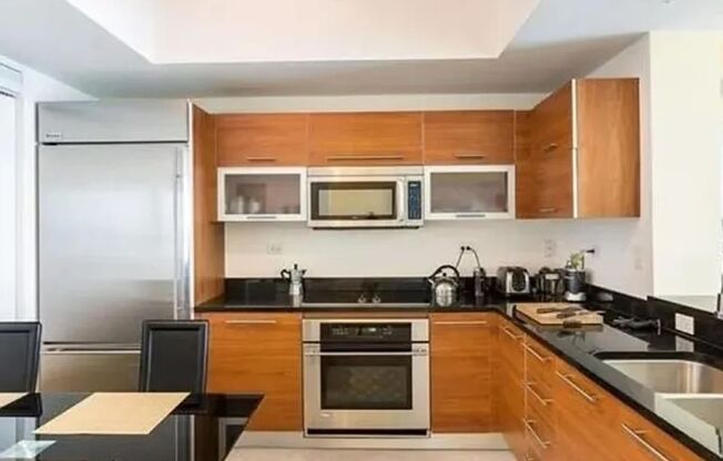 3000 Oasis Grand BLVD