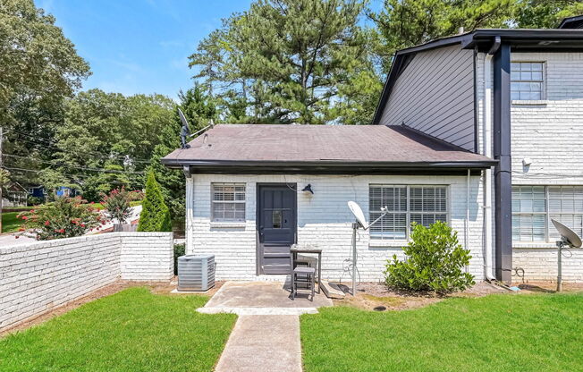 2 beds, 1.5 baths, 1,100 sqft, $1,299, Unit E25