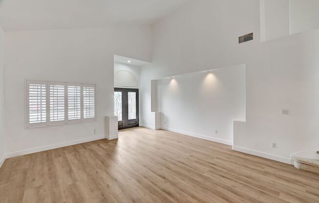 Spacious 5-Bedroom Retreat with Dual Fireplaces & Private Backyard Oasis near The Lakes!
