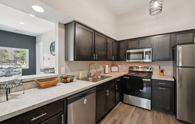 1 bed, 1 bath, 760 sqft, $1,180, Unit H114