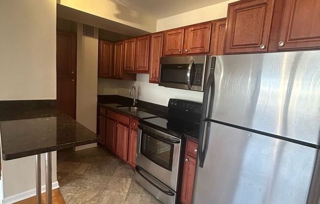 1 bed, 1 bath, 700 sqft, $2,000, Unit 418-1211