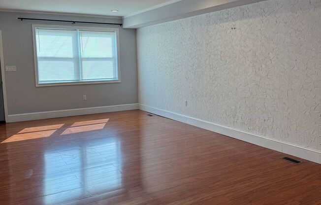 Spacious 3-Bedroom 1.5-Bathroom Home in Port Richmond Available Now!