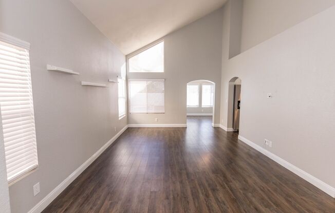 Lovely Home in The Lakes!