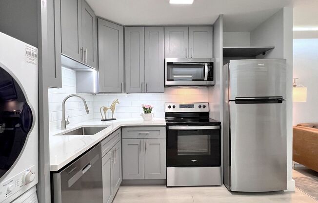2 beds, 2 baths, 671 sqft, $1,600, Unit 215