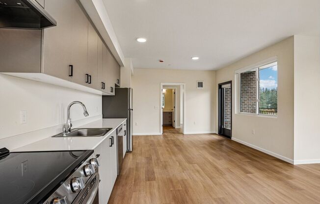 2 beds, 2 baths, 938 sqft, $2,325, Unit 202